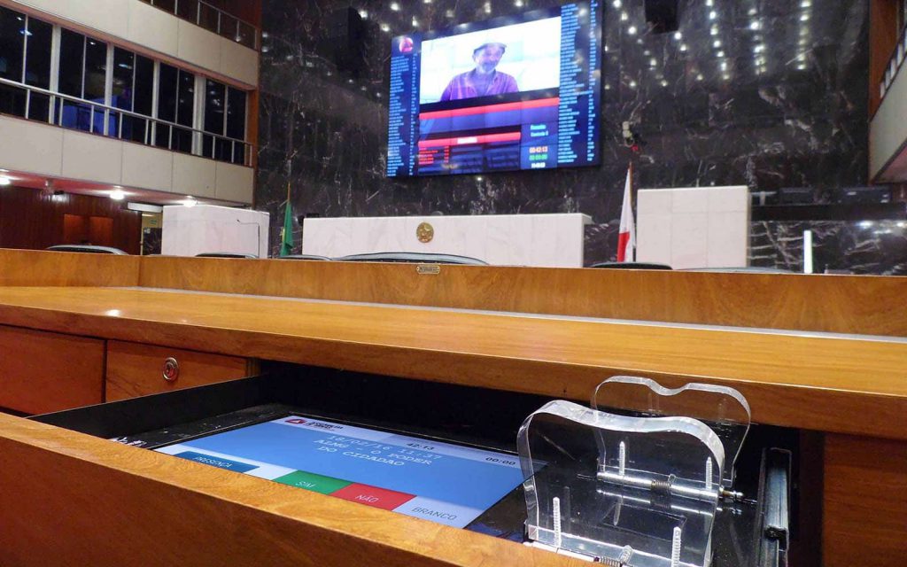 Assembleia de Minas inova e propõe fim do voto secreto