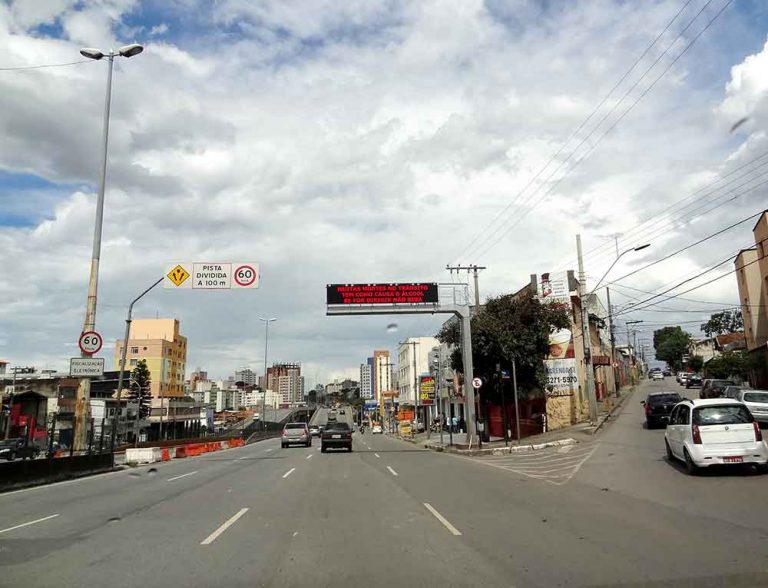 Painel de Mensagens Variáveis - Avenida Cristiano