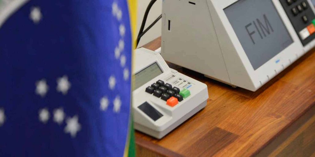 Modernização do sistema de votação brasileiro: Do impresso ao digital